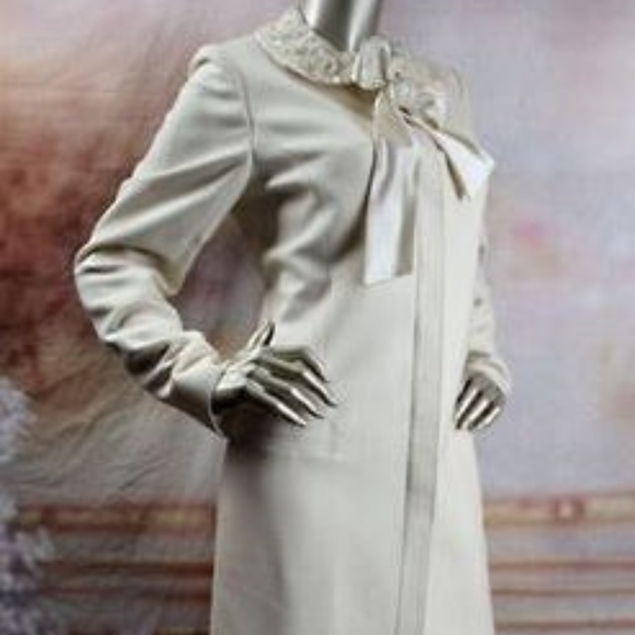 SOLD VALENTINO Ivory Silk Tweed Flower Beaded Coat - Picture 2 of 8
